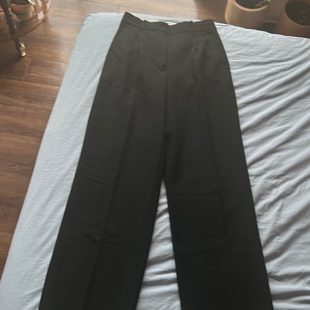 Aritzia Wilfred black trousers - size 2. Near mint condition